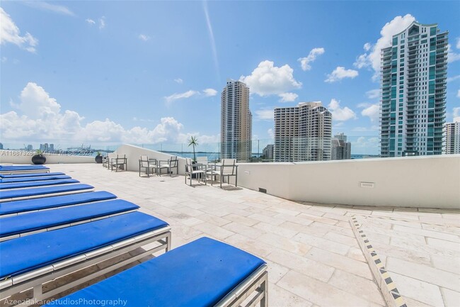 Building Photo - 325 S Biscayne Blvd