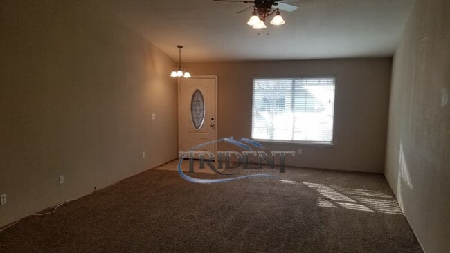 Building Photo - 3 bedroom, 2 bath half-plex/duplex