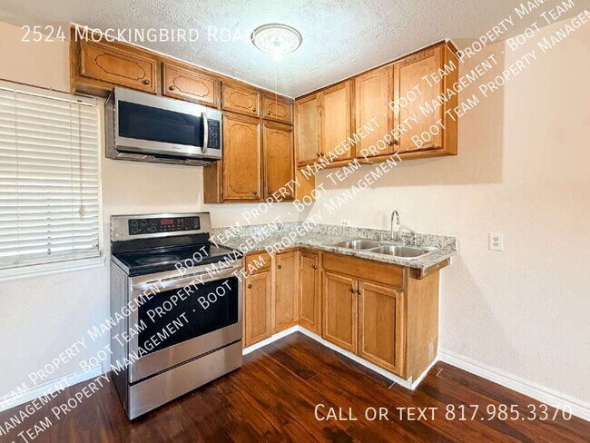 Building Photo - 2524 Mockingbird Rd