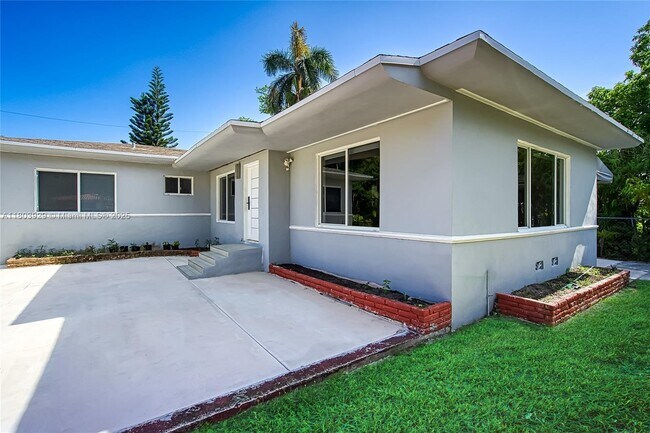 Building Photo - 1600 NE 110th Terrace