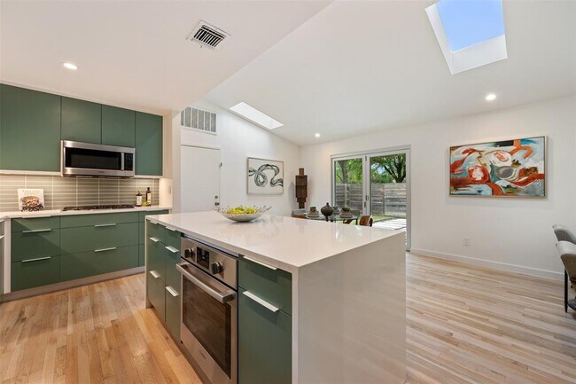 Building Photo - 2314 Westforest Dr
