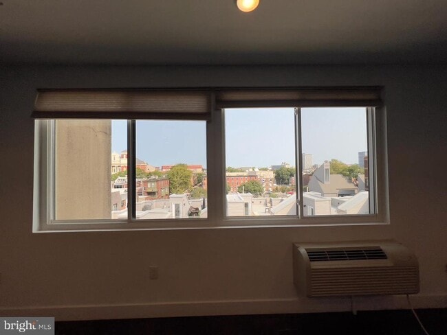 Building Photo - 1637 Poplar St