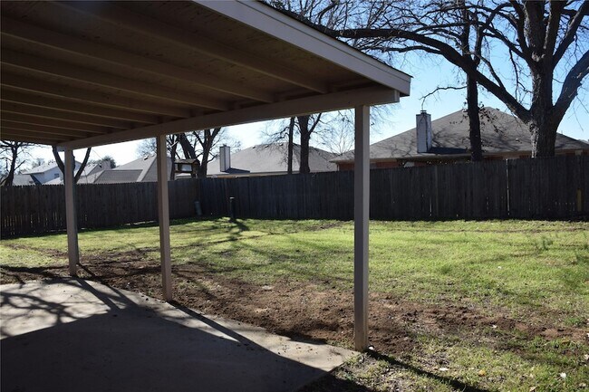 Building Photo - 811 Meadowlark Dr