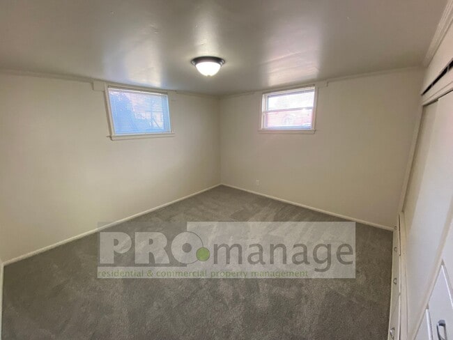 Building Photo - 636 N 14th Ave