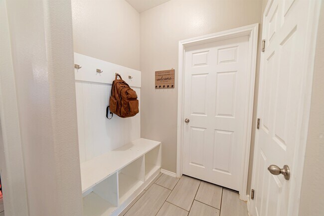Building Photo - 1007 Kus Dr