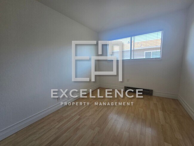 Building Photo - 2/1.5 Condo in 4plex, Granite Counters, LVT, 1 Car Garage, Community Pool and Laundry