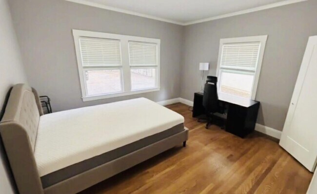 Building Photo - 2366 Virginia St