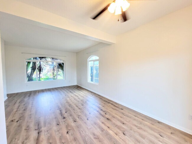 Building Photo - Pool House By Temecula Mall- Just Pure Ele...