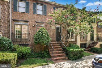 Building Photo - 1225 Michigan Ct