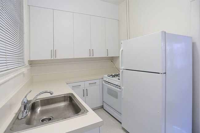 Building Photo - OPEN HOUSE: Sunday (9/21) 1:45pm-2:15pm. C...