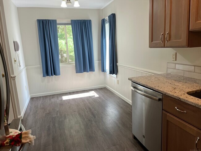 Building Photo - 12 Boulevard Dr