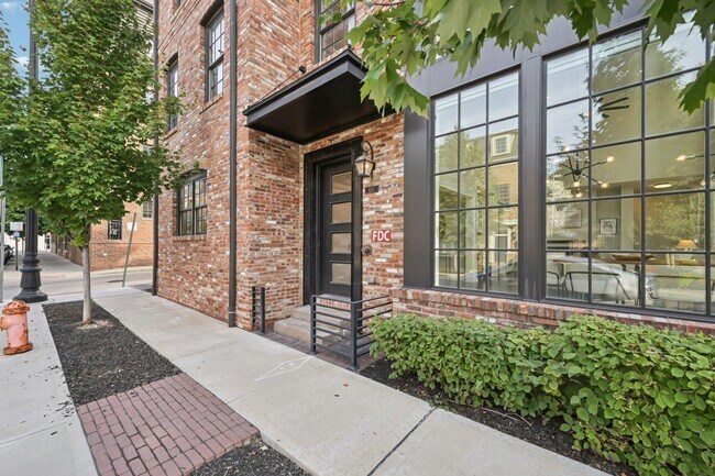 Building Photo - 100 Normandy Ave