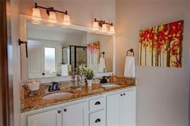 Building Photo - 3 Bed | 2 Bath | 2 Car Garage - Bungalow S...