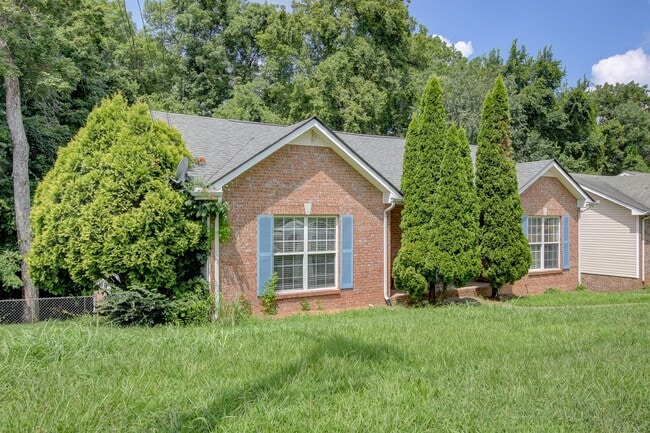 Building Photo - 3 bed 2 bath w sweet basement.  Go