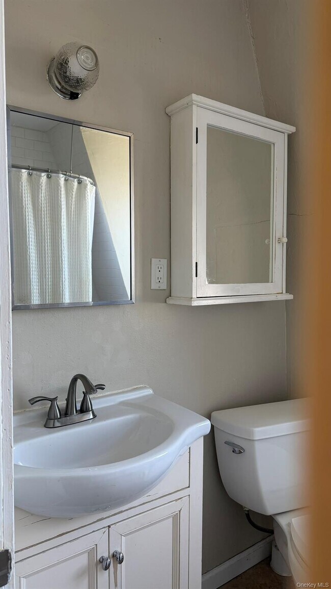 Building Photo - 64 Anstice St