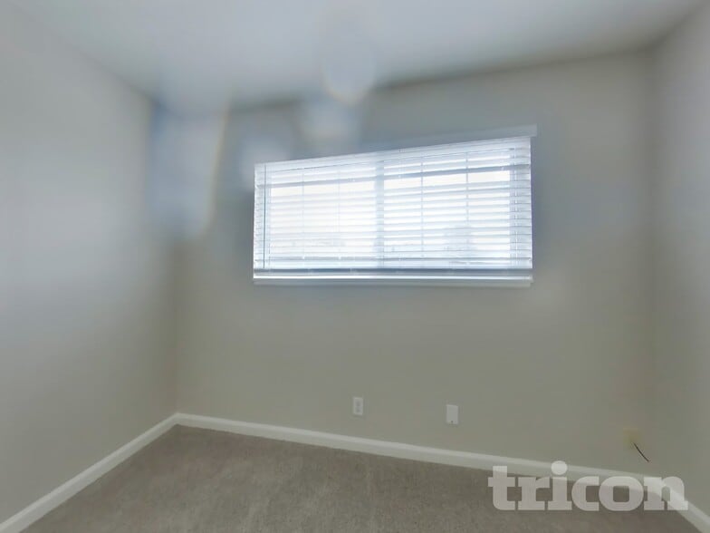 Building Photo - 304 Robert St