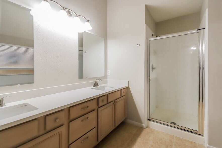Building Photo - 3030 Killdeer Ln