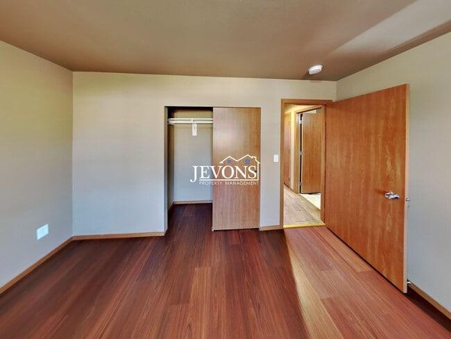 Building Photo - Spacious 3-Bedroom, 2-Bathroom Apartment in Central Yakima