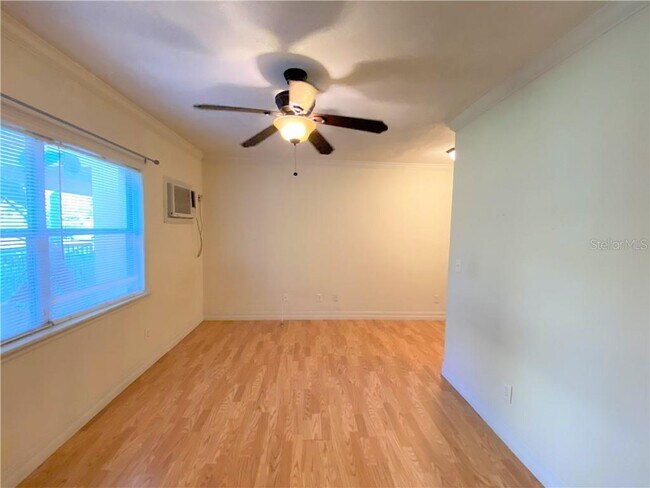 Building Photo - 1355 Drew St