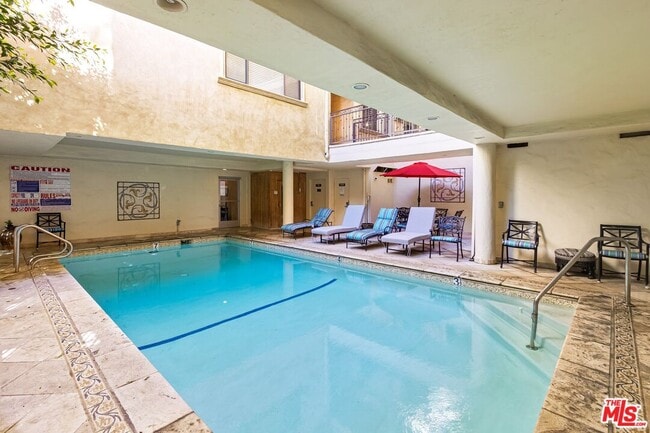 Building Photo - 1154 S Barrington Ave