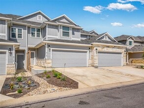 Building Photo - 415 Parkline Dr