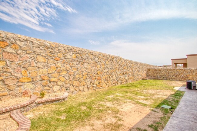 Building Photo - FOR SALE OR FOR RENT 12053 SILVER CROWN RO...