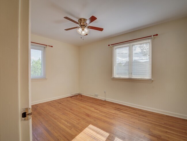 Building Photo - 9011 Lindale Dr