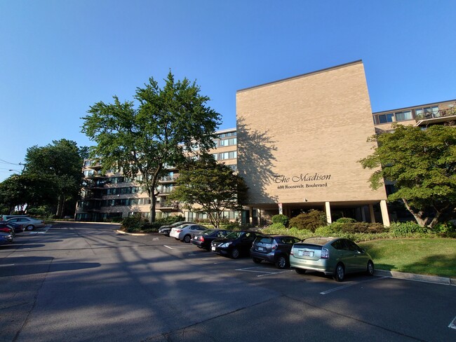 Primary Photo - 600 Roosevelt Blvd