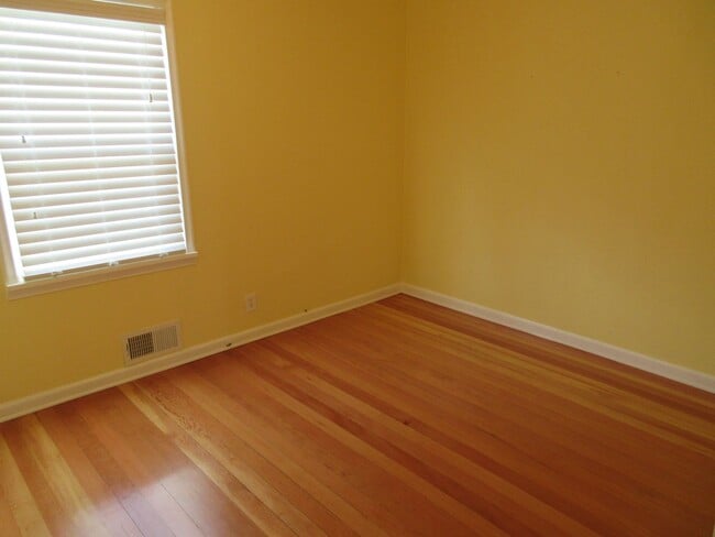 Building Photo - 3 bed - 2 bath Single Family Home in the Heart of Cedar City