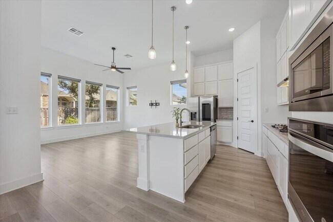 Building Photo - 1325 Kneehigh Ln
