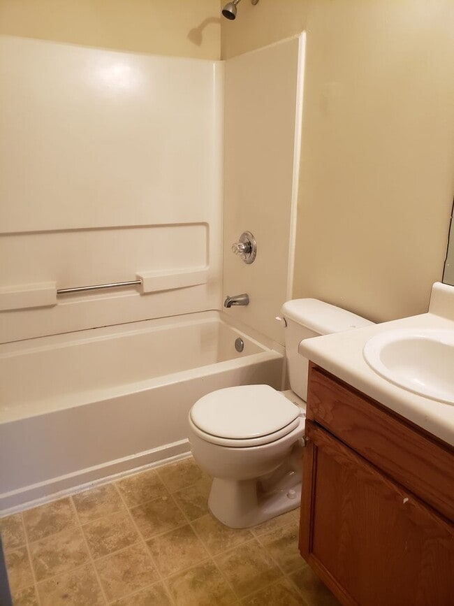 Building Photo - Cul-de-sac home ready to move in!