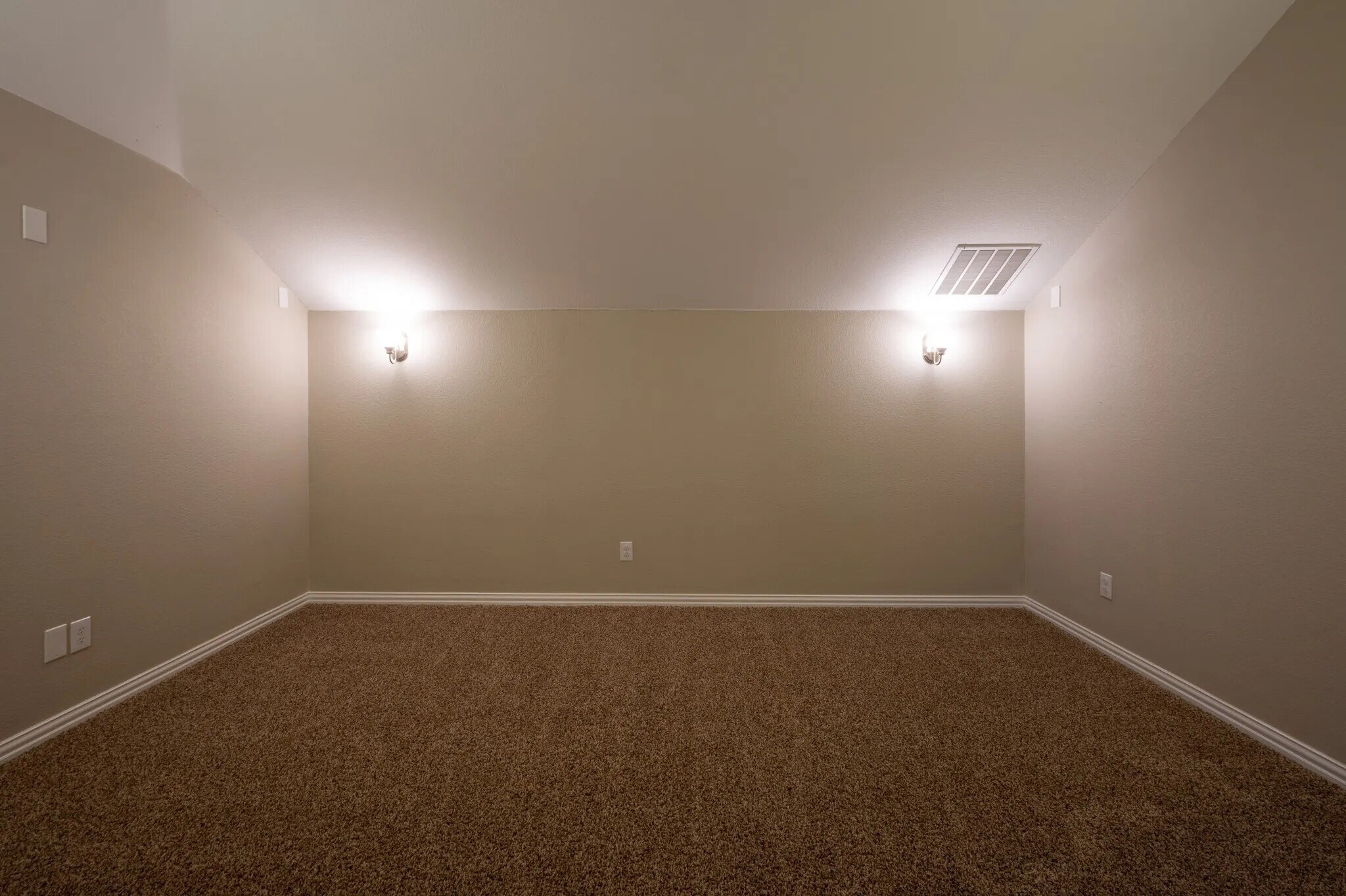 Building Photo - Room in House on Zanna Grace Way