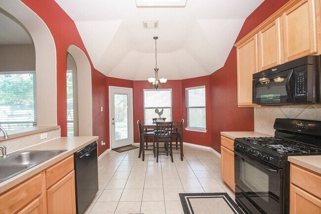 Building Photo - 5823 Knollwood Tr