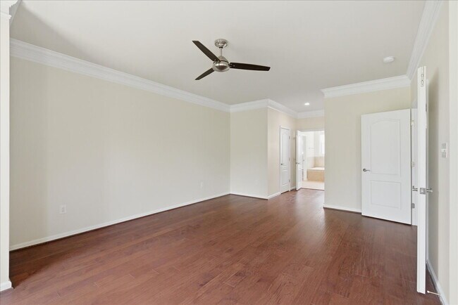 Building Photo - Expansive 4BR / 4.5BA Townhome in Lansdowne Town Center – Over 3,400 Sq Ft!