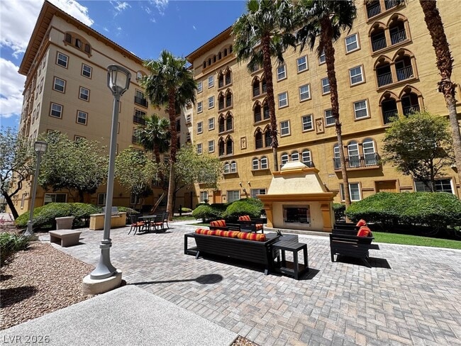 Building Photo - 2405 W Serene Ave