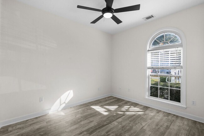 Building Photo - 155 Westhaven Dr