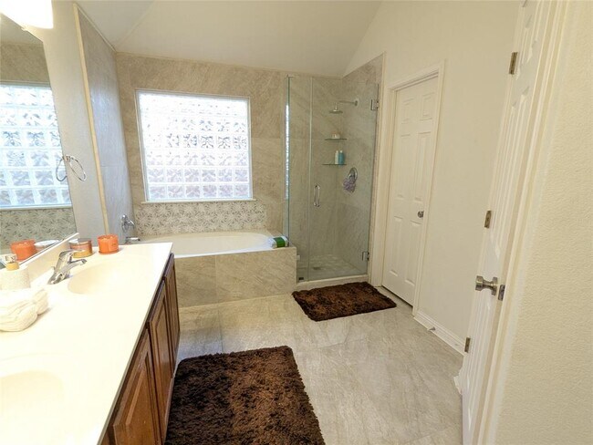 Building Photo - 2008 Petrified Forest Dr