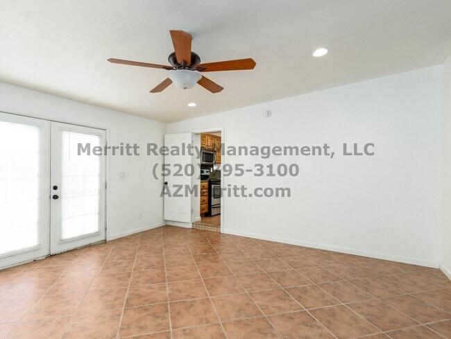 Building Photo - Sam Hughes 4 bedroom, 3 bath home with was...