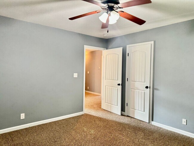 Building Photo - Large Open 4 Bedroom Home with Bonus! Tree Lined Backyard with Privacy Fence!