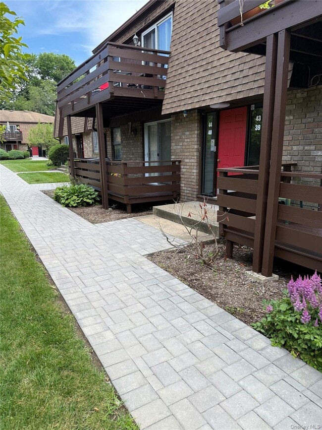 Building Photo - 40 New Holland Village