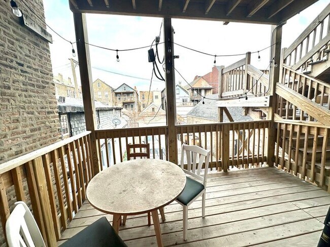 Building Photo - 1520 W 18th Pl