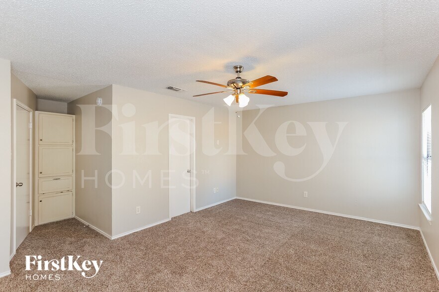 Building Photo - 6000 Lavaca Dr