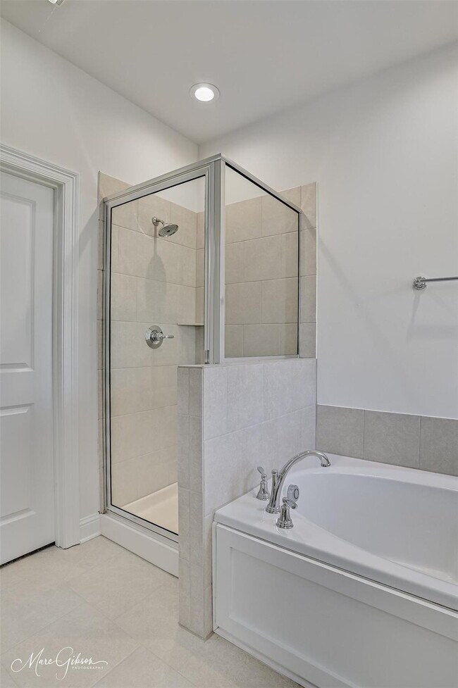 Building Photo - "Charming 3-Bed, 2-Bath Retreat on Sedgewi...