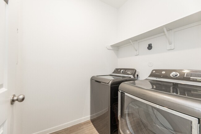 Building Photo - 21119 Sherrell Bay Dr