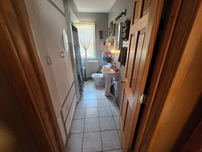 Building Photo - 2 Bedroom single family in Marshfield