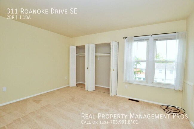 Building Photo - 311 Roanoke Dr SE