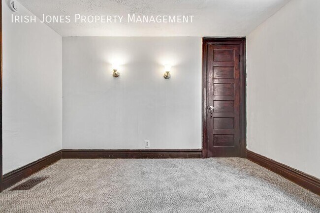 Building Photo - 935 Niagara St