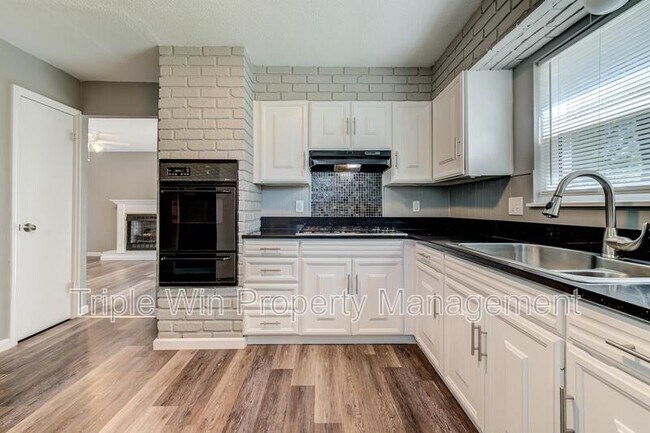 Building Photo - 2250 Spoonwood Dr