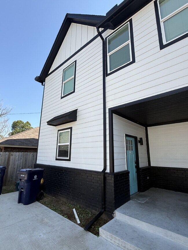 Building Photo - 2 Bedroom Townhouse in OKC
