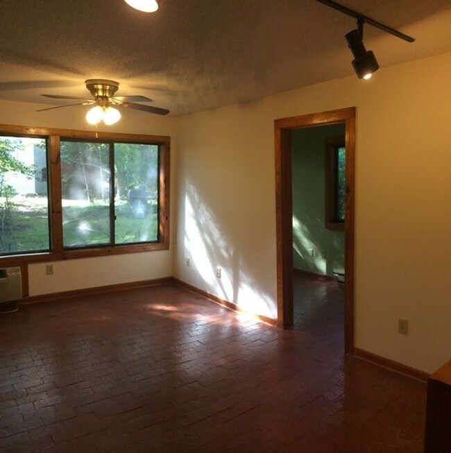Building Photo - 106 Pleasant Dr